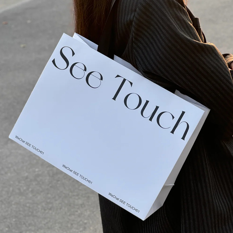 Custom Luxury High Quality Handbag Clothing Cosmetics Portable Paper Bag With Your Own Logo