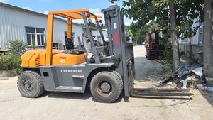 Chariot élévateur TCM 8 T d'occasion, moteur diesel à mât 2 étages de 8 tonnes, faible durée, hauteur de levage de 3000mm, bien entretenu, prêt à fonctionner - Product Image 3