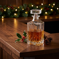 Solution d'agence de conception intégrée : Bouteille en verre en forme de tête de gorille pour emballage de spiritueux, idéale pour les achats de Noël et les fêtes.