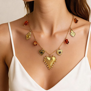 Collar con Colgante de Corazón Estilo Europeo Americano, Chapado en Oro de 18k, Acero Inoxidable, Multicolor, Elegante Cadena para Clavícula, Joyería para Fiesta - Product Image 1