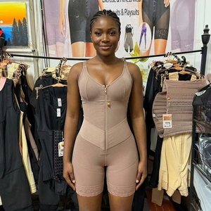 Body modellante intero da donna a maniche lunghe nero con scollo a V profondo, senza cuciture, snellente, push-up per glutei e fianchi - Product Image 1