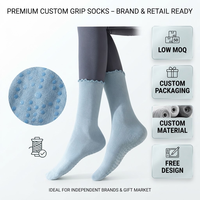 Chaussettes de yoga, pilates, barre et danse personnalisées avec grip antidérapant en silicone et bordure à volants, en coton tricoté respirant, vente en gros