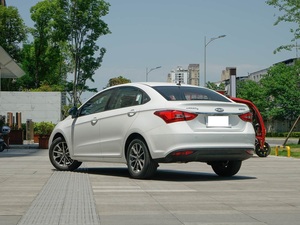 Chery Arrizo5 2025, Sedán Automático de 1.5L, <span class=keywords><strong>0KM</strong></span>, con Volante a la Izquierda, Asientos de Cuero, Interior Oscuro, Neumáticos R16, Tracción Delantera - Product Image 2