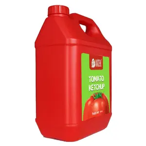 Adicionando molho de sabor garrafas plásticas espremidas a granel para temperar tomate ketchup tomates