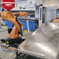 Cellule de pliage robotisée fiable, robot industriel à charge lourde avec pince à vide pour le pliage de tôles