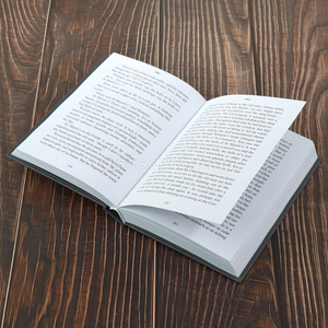 Impression offset CMYK personnalisée, impression de livres professionnels, couverture rigide durable avec reliure parfaite, papier couché, estampage à chaud doré - Product Image 1
