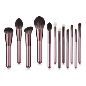 Juego <span class=keywords><strong>de</strong></span> Brochas <span class=keywords><strong>de</strong></span> Maquillaje Profesionales <span class=keywords><strong>de</strong></span> Alta Calidad, Serie Personalizada OEM, Color Morado, Fibra Suave, Cobertura Equilibrada, Efecto Difuminado - Product Image 2
