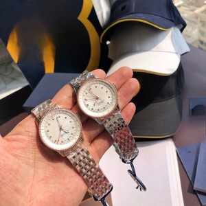 Montre à quartz élégante pour femme avec cadran rond et index décoratifs, bracelet en acier inoxydable pour les occasions quotidiennes et formelles - Product Image 1