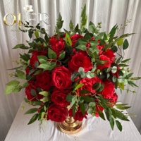 Décoration florale de luxe personnalisée en soie pour arche de mariage et allée, avec rangée de fleurs au sol et boule de fleurs pour table