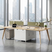 Poste de travail en cubicle pour 4 personnes, bureau informatique moderne en bois, station de travail avec cloison pour employés, ensemble de mobilier de table pour personnel