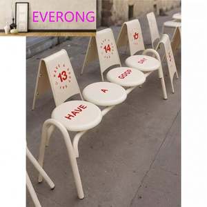 Ensemble de table et de chaises rondes en fer durable personnalisable avec un banc long à visage souriant pour terrasse, salon de thé à bulles, café - Product Image 1