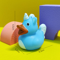 Vente directe d'usine de canard en PVC écologique en forme de mouton canard en caoutchouc souple jouets canard en caoutchouc de bain grinçant pour les enfants