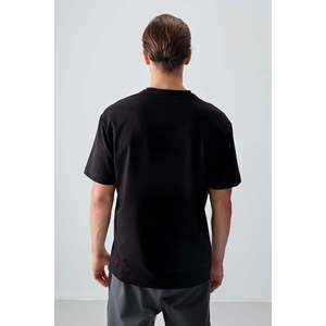 เสื้อยืดพิมพ์ลายผ้าฝ้ายเนื้อนุ่มสีดำทรงโอเวอร์ไซส์สำหรับผู้ชาย Air Jones สไตล์ลำลองแนวสตรีทแวร์ รุ่น 88376 - Product Image 5