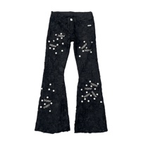 Jean homme DIZNEW noir jacquard 3D avec dentelle, texture intégrale, rivets étoile pyramide et dôme mélangés, broderie DZ DIZNEW personnalisée OEM