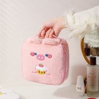 Sac à cosmétiques en peluche brodé d'animaux mignons de dessin animé, étui de rangement pour maquillage kawaii moelleux avec fermeture éclair et poignée