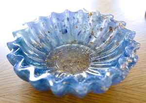 Bol décoratif en résine fait main, porte-bijoux coloré, plat à bibelots en résine époxy, accent moderne pour la maison, idée cadeau parfaite - Product Image 2