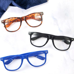 <span class=keywords><strong>Montatura</strong></span> per occhiali da sole con lenti trasparenti con chiodi - Product Image 1