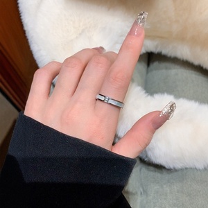 แหวนเคลือบเพชรลายมุกน้ำมันหยด ดีไซน์เฉพาะสำหรับผู้หญิง สไตล์หรูหราเบาๆ แฟชั่นทันสมัย วัสดุแก้ว ไม่ซีดจาง - Product Image 3