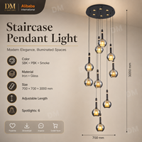 Lustre en cascade avec globes en verre gris fumé, ampoules dorées, cordons noirs, en fer et verre, éclairage moderne et élégant pour escalier de villa