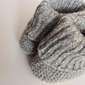 Chaussons d'intérieur antidérapants en tricot doux et doublés en sherpa pour femmes, hommes et adultes - Product Image 4