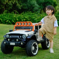 Mobil mainan roda empat bertenaga baterai untuk bayi dengan kontrol aplikasi ponsel, peredam kejut, dan aman untuk dikendarai anak-anak untuk latihan harian.