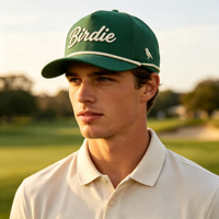 Casquette de golf vintage verte à visière plate, logo brodé en relief 3D couleur crème, ajustable, perforations découpées au laser, séchage rapide, casquette snapback