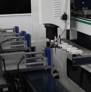 เครื่องเจาะกัดอัตโนมัติสำหรับผลิตประตูและหน้าต่างอลูมิเนียมด้วยมอเตอร์ PLC - Product Image 4