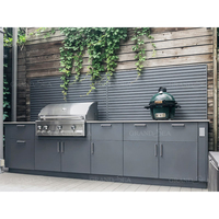 Kabinet Dapur BBQ Luar Ruangan dengan Wastafel BBQ Terintegrasi, Kulkas, Penyimpanan, dan Meja Kerja dari Batu Sinter untuk Area Alfresco