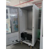Armoire de distributeur automatique avec système de levage/ascenseur