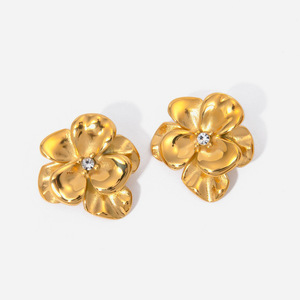 Pendientes de Flor con Cristal en el Centro, Chapados en Oro de 18k, Acero Inoxidable, Diseño Vintage Elegante - Product Image 1