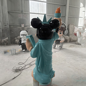 Statua in Resina di Topolino a Grandezza Naturale, Design Moderno, Oggetto da Collezione Artistico, Dimensioni Personalizzabili - Product Image 6