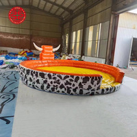 Simulateur de taureau mécanique rouge gonflable électrique pour parcs d'attractions commerciaux, équipement de divertissement pour adultes à vendre