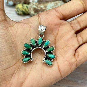 จี้เงินแท้ทำมือประดับด้วยพลอยคิงแมนเทอร์ควอยซ์รูปงูนาจาสำหรับผู้หญิง - Product Image 1