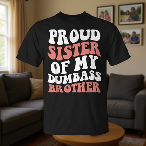 Camiseta con diseño de humor para hermanos: Orgullosa hermana de mi hermano estúpido, regalo para hermanos - Product Image 3