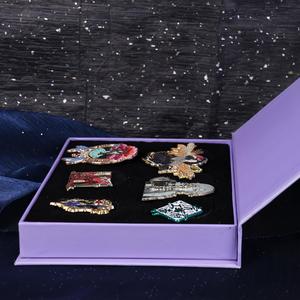 Kunshan Krell : Broches en émail personnalisées (émail souple et dur), badges, pièces de monnaie en métal, vente en gros, avec logo personnalisé, en boîte surprise - Product Image 3