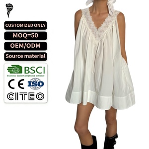 เดรสสั้นสไตล์วินเทจสำหรับผู้หญิง เนื้อผ้าระบายอากาศได้ดี สีดำ คอวี ดีไซน์สวยเก๋ แต่งผ้าลูกไม้แบบเอไลน์ น่ารัก ทันสมัย - Product Image 1