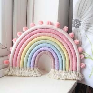 พวงปอมปอมสีรุ้งขนาดใหญ่ตกแต่งผนังแบบมาคราเม่ - Product Image 1