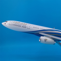 Modèle d'avion Oman Air à l'échelle 1/135 de 47 cm pour cadeau promotionnel sur le marché du Moyen-Orient