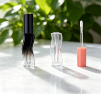 Tube de brillant à lèvres vide en forme de vague, 2,7 ml, rose, avec logo personnalisé, emballage cosmétique en gros