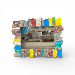 กระจกเงาแบบสุ่มทำจากไม้เรือรีไซเคิลหลากสี พร้อมลวดลายดั้งเดิม เหมาะสำหรับตกแต่งผนังและบ้านอย่างลงตัว - Product Image 1