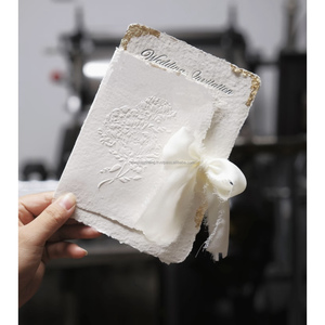 Tarjeta de felicitación de papel hecho a mano con borde desflecado y estampado de vainilla, con cinta, logotipo personalizado, tarjeta de invitación tipográfica para eventos, China - Product Image 2