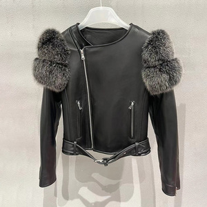 Giacca da Moto in Vera Pelle di Alta Qualità per Donna con Pelliccia di Volpe - Product Image 4