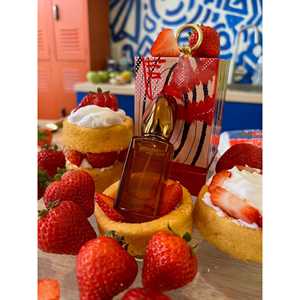 Parfum No Label Scents Strawberry Kiss Eau de Parfum 30ml, notes fruitées, boisées, vanille, cèdre, spray pour le corps - Product Image 2