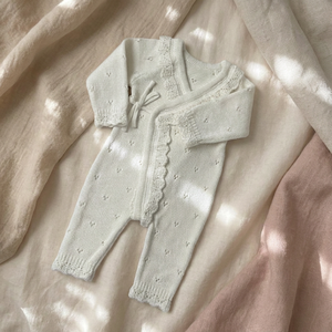 Body Neonato in Cotone Biologico Personalizzato OEM, Tutina a Maniche Lunghe con Laccetti Laterali e <span class=keywords><strong>Volant</strong></span> - Product Image 1