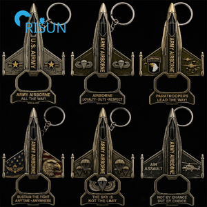 Porte-clés décapsuleur commémoratif pour veteran de l'aviation et des opérations aériennes (USN, USMC, USAF) - Product Image 3