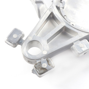 Corps de soupape en aluminium moulé sous pression A380ADC12, pièces automobiles usinées haute pression - Product Image 3