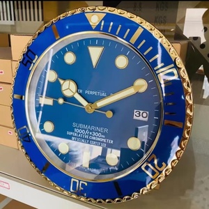 <span class=keywords><strong>Orologio</strong></span> da Parete di Lusso dal Design in Metallo con <span class=keywords><strong>Orologio</strong></span> da Polso Moderno Unico, <span class=keywords><strong>Orologio</strong></span> Analogico al Quarzo da Ufficio con Lente di Ingrandimento - Product Image 1