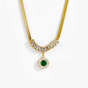 Set di Gioielli MW 3 Pezzi Placcato Oro 18K con Zirconi - Collana con Ciondolo Rotondo Verde in Acciaio Inossidabile, Orecchini e Bracciale per Donne - Product Image 5