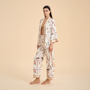 2026 Nieuwe satijnen chiffon bloemen <span class=keywords><strong>cardigan</strong></span> lange mouwen dames pyjamaset comfortabel voorjaarsnachtkleding - Product Image 5