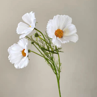 Vente en gros de fleurs de chrysanthème marguerite artificielle à 3 têtes Cosmos Bipinnatus faites à la main décoration de mariage pour l'obtention du diplôme